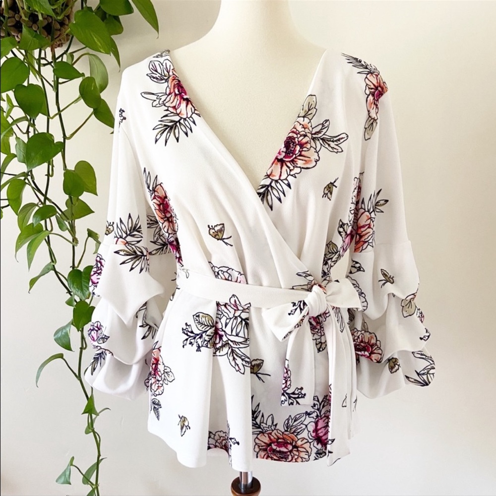 NWOT Floral Ruffle Sleeve Wrap Front Blouse🌺